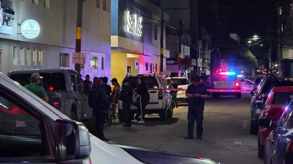Adolescente muere baleado antes de ser ingresado a un hospital