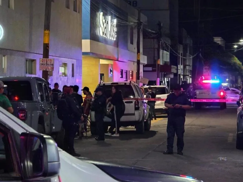 Adolescente muere baleado antes de ser ingresado a un hospital