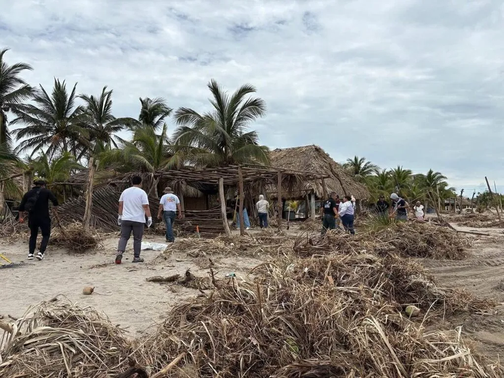 Al menos 200 familias de Oaxaca piden apoyo tras devastación del huracán ‘Erick’