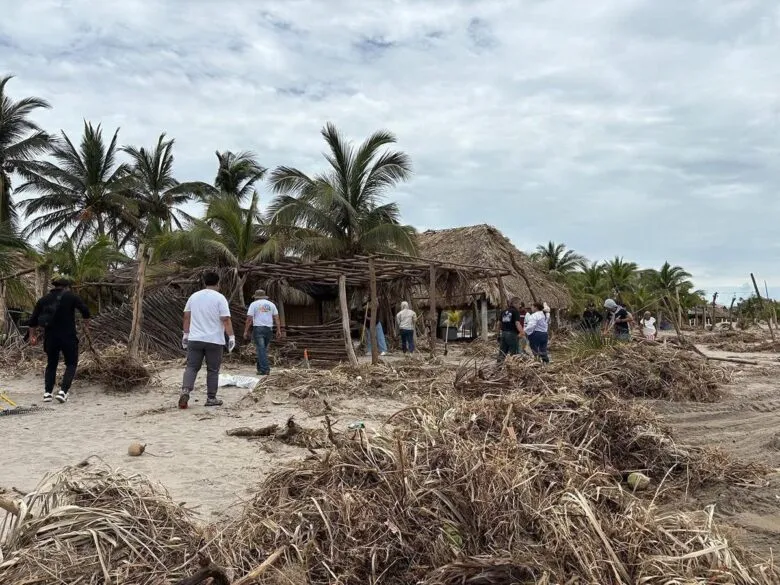 Al menos 200 familias de Oaxaca piden apoyo tras devastación del huracán ‘Erick’