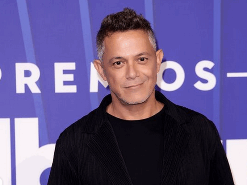Alejandro Sanz responde a polémica con Ivet Playà