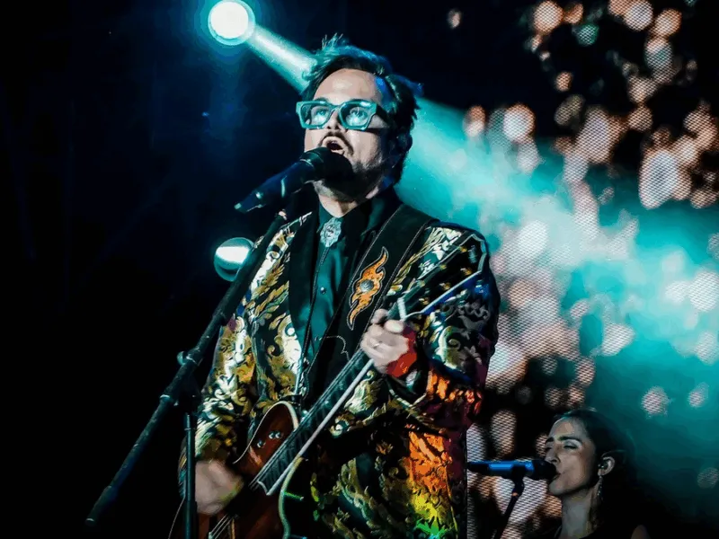 Aleks Syntek alza la voz contra la cosificación femenina en la música actual