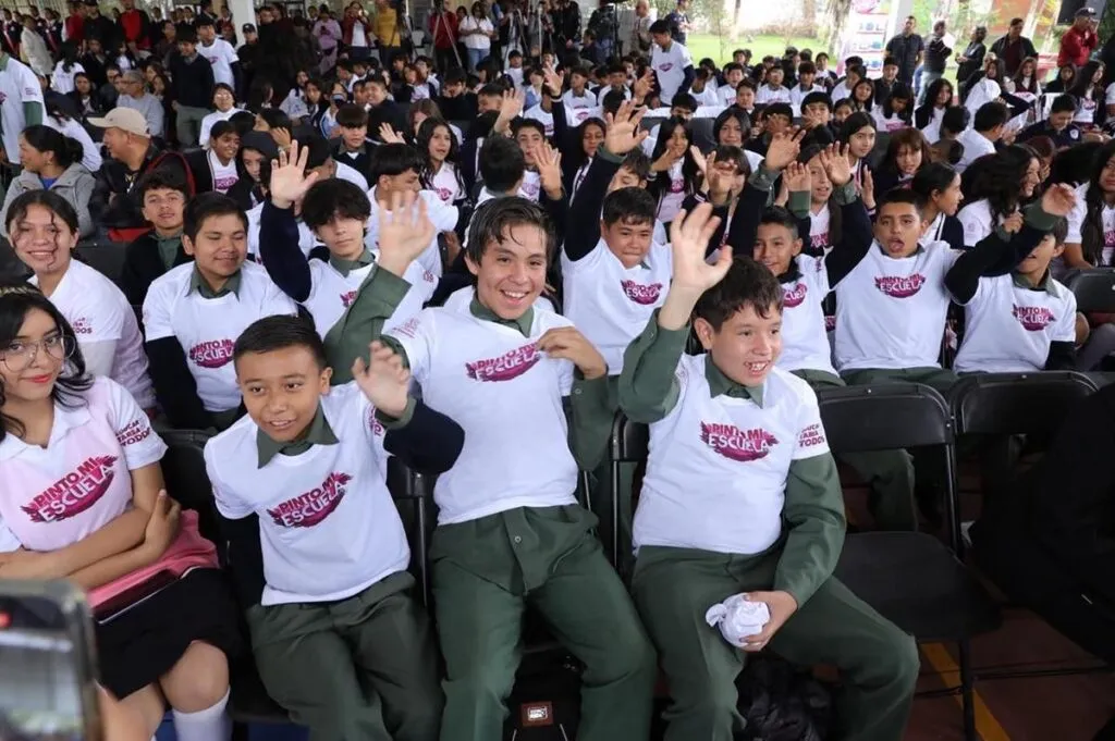 alumnos de Michoacán transforman escuelas en entornos de paz