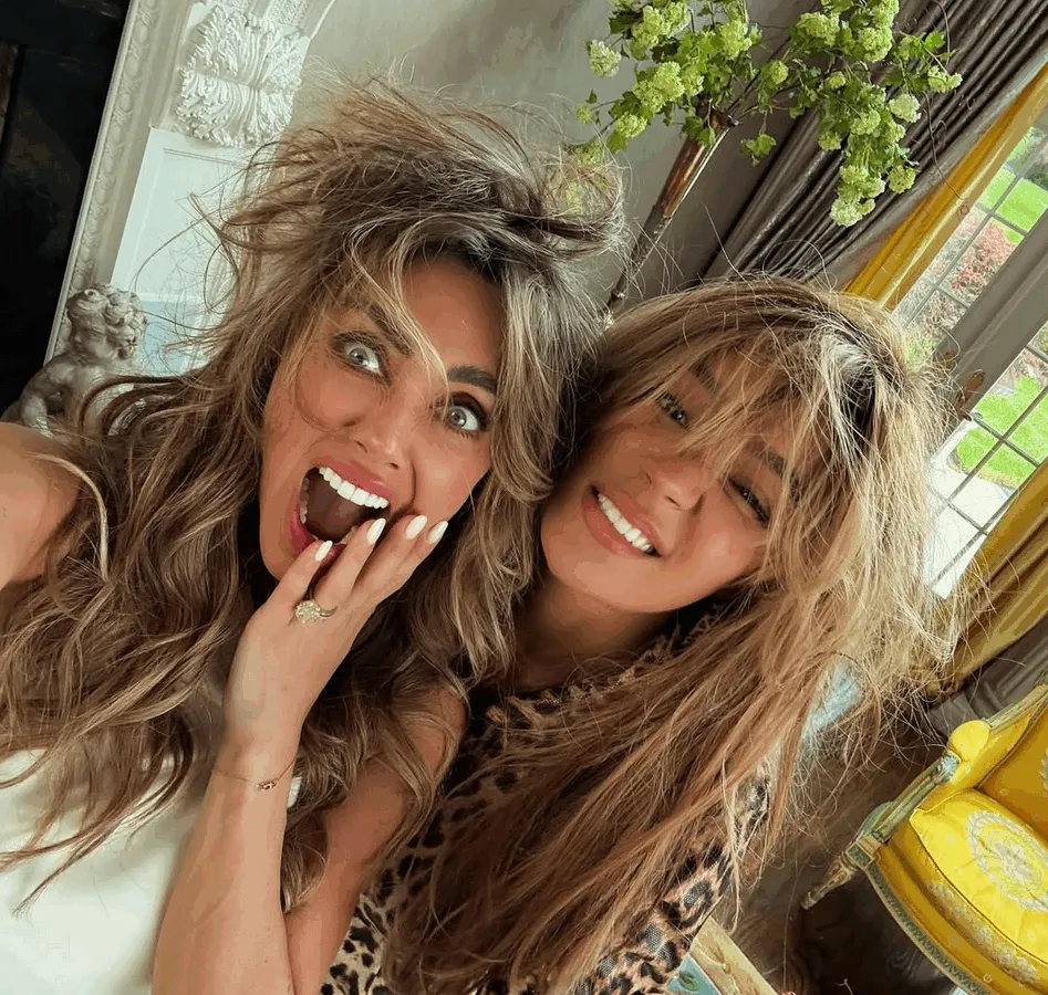 Anahí comparte el detrás de cámaras del rodaje con Karol G