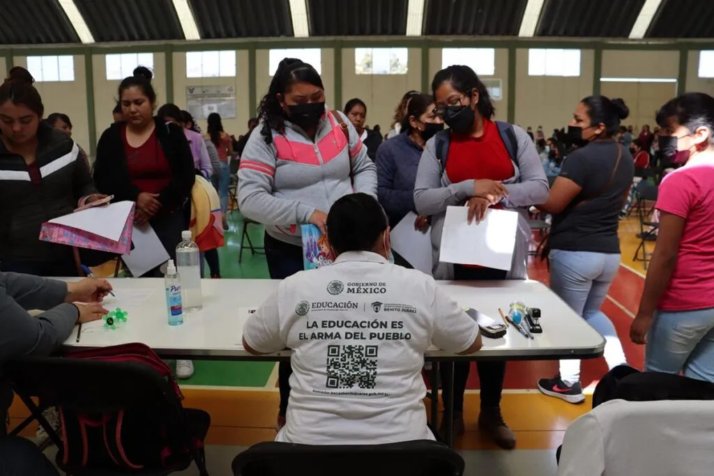 Anuncian Pago triple de las becas Benito Juárez y Rita Cetina