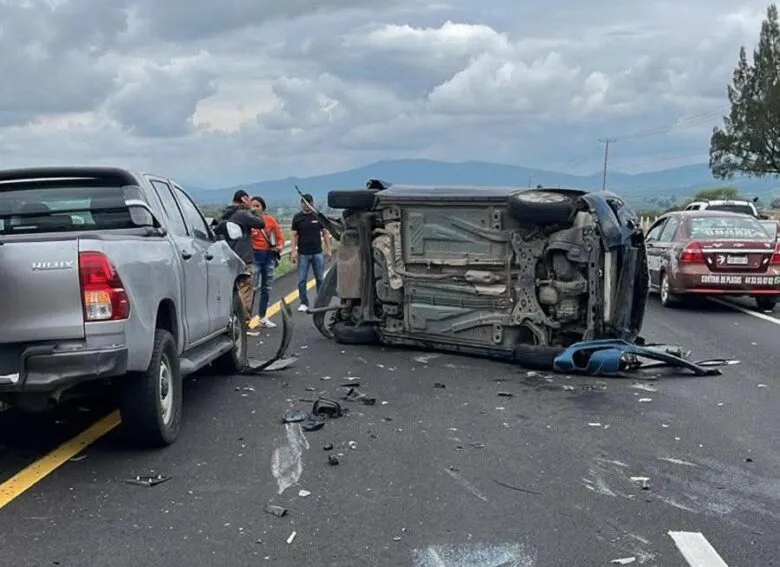 Aparatoso choque en la México-Guadalajara