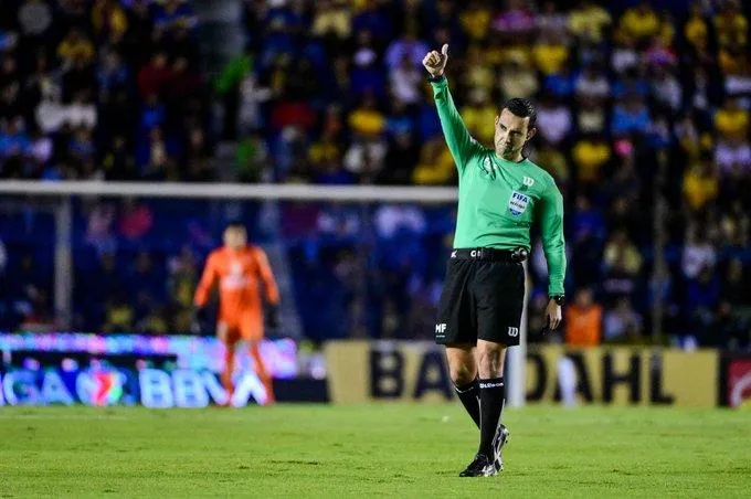 Arbitro aplica reglamento en la Liga MX