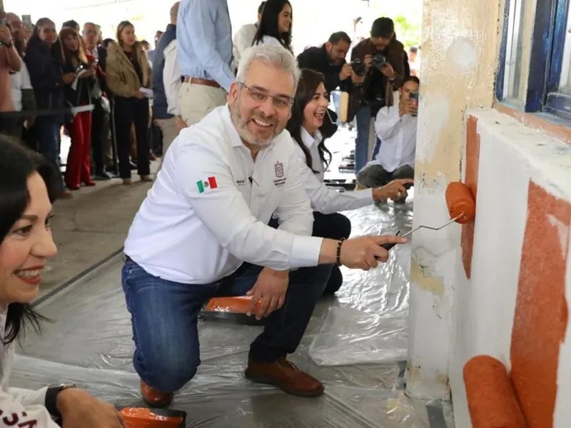 Arranca Bedolla programa para pintar y transformar escuelas en entornos de paz