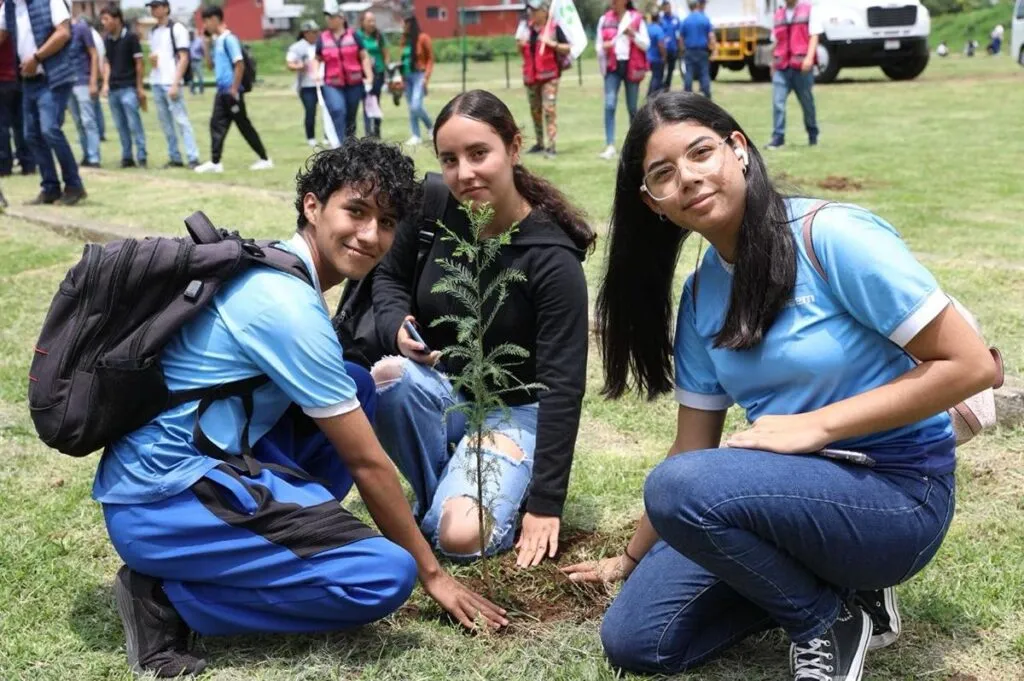 Arranca Bedolla reforestación 2025 en Michoacán-1