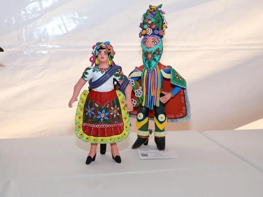Conoce a los artesanos michoacanos galardonados con el Premio Nacional de las Artes, quienes han sido reconocidos por su talento. 1