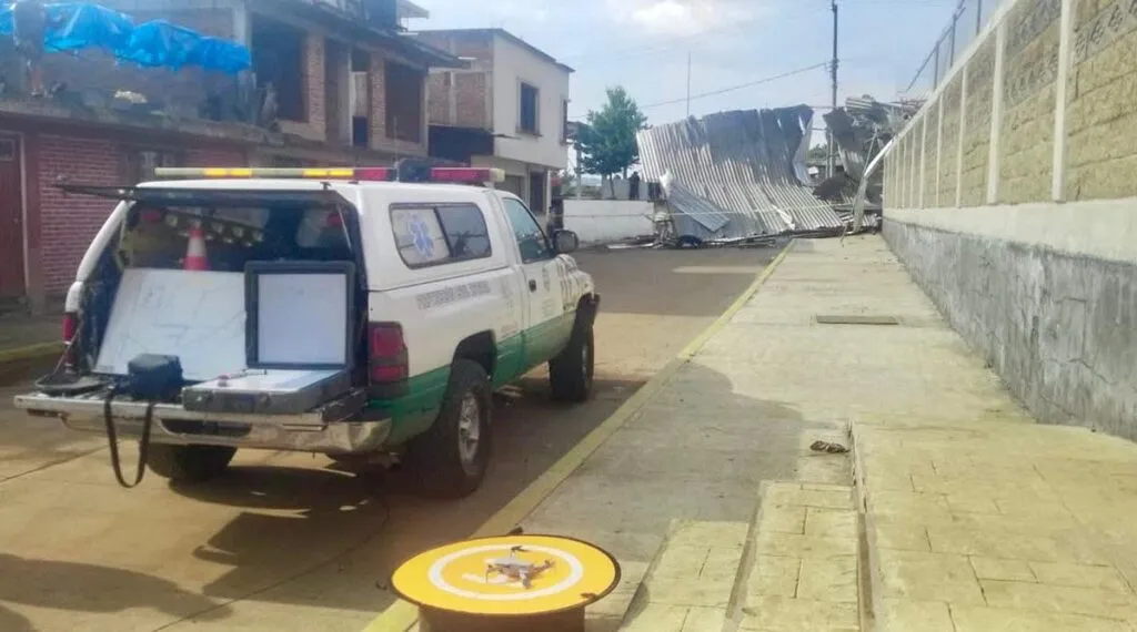 Autoridades estatales y municipales atienden afectaciones por tornado en Opopeo