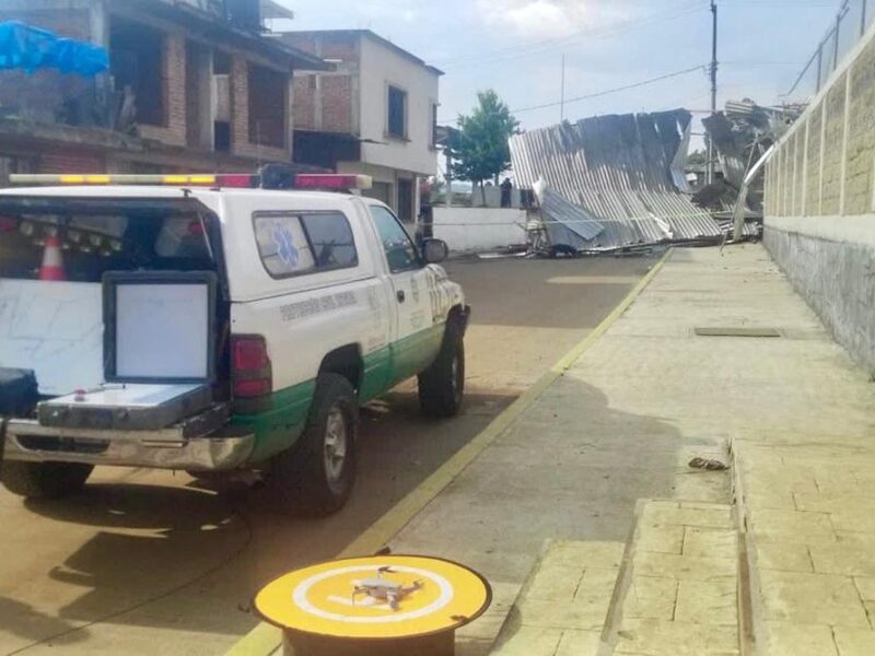 Autoridades estatales y municipales atienden afectaciones por tornado en Opopeo