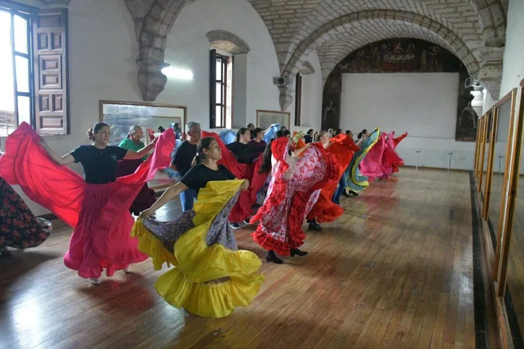 Bailarinas en taller de danza en Morelia
