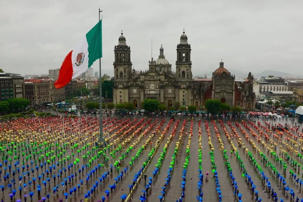 Bandera LGBTIQ+ más grande en CDMX 2