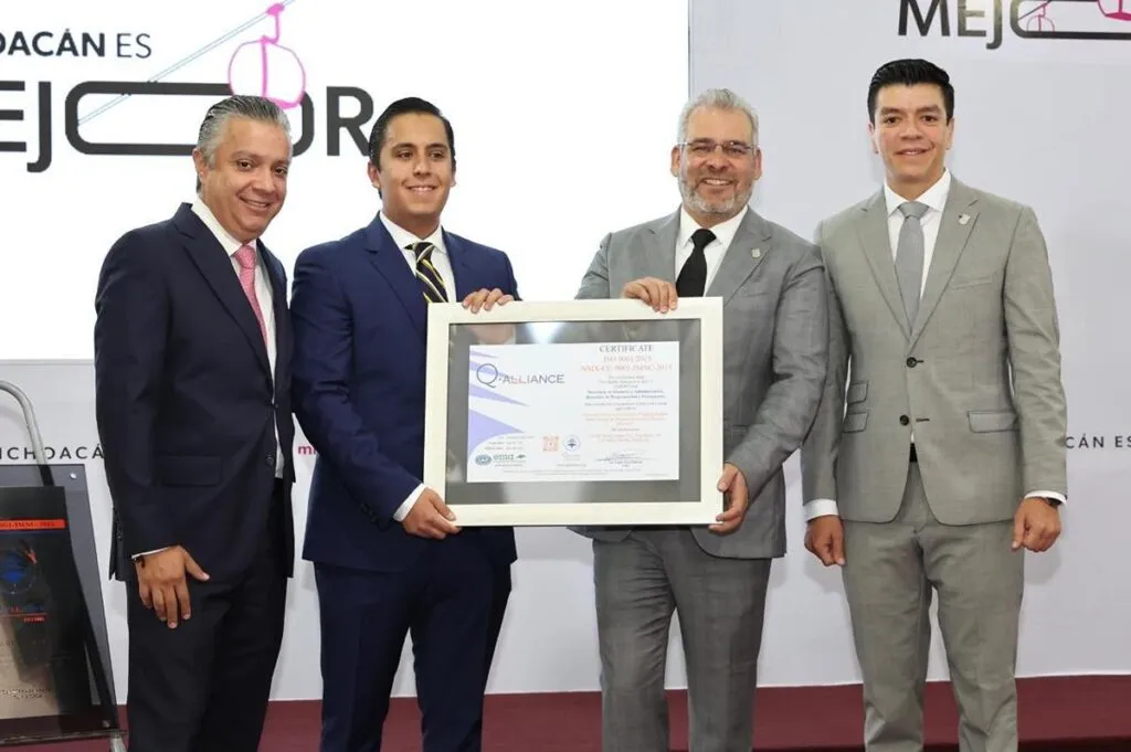 Bedolla recibe certificación por proceso del gasto público