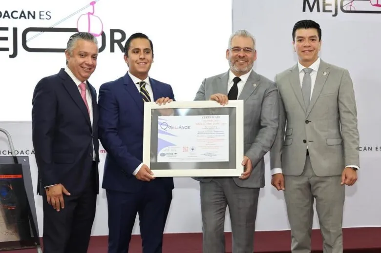 Bedolla recibe certificación por proceso del gasto público