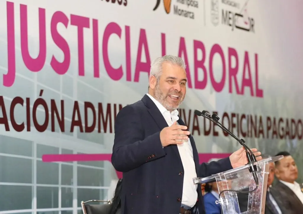 Bedolla regulariza situación laboral para cerca de 2 mil docentes michoacanos