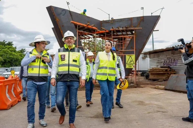 Bedolla supervisa distribuidor vial Eréndira
