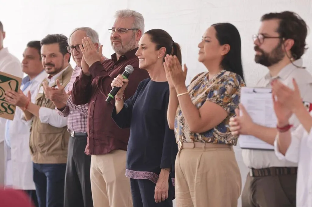 Bedolla y Sheinbaum en evento de Salud Casa por Casa