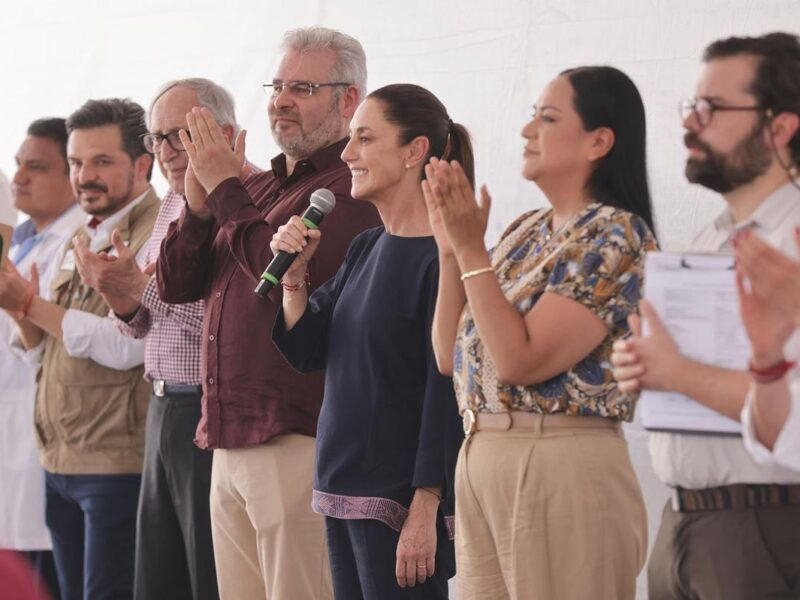 Bedolla y Sheinbaum en evento de Salud Casa por Casa