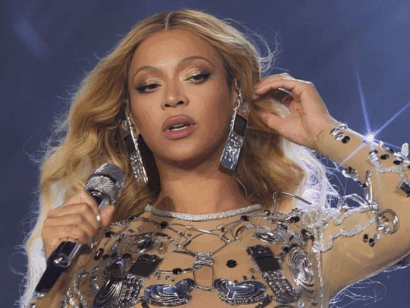 Beyoncé detiene su show en Houston por falla en pleno vuelo escénico