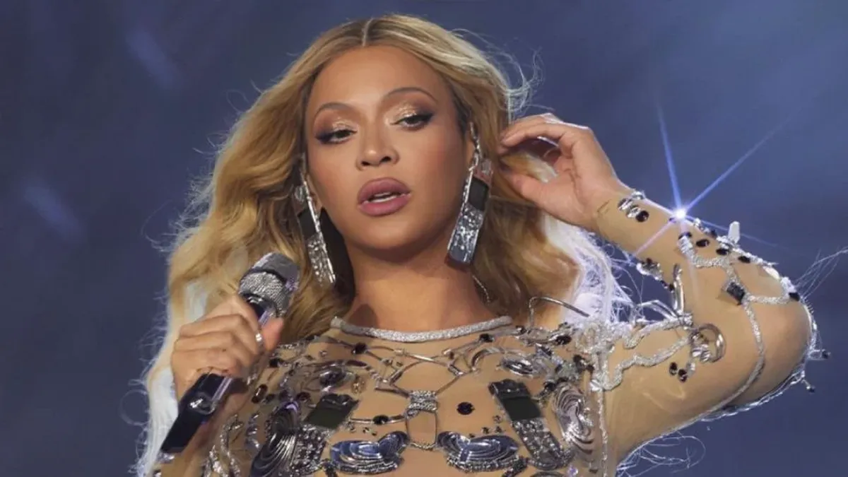 Beyoncé detiene su show en Houston por falla en pleno vuelo escénico