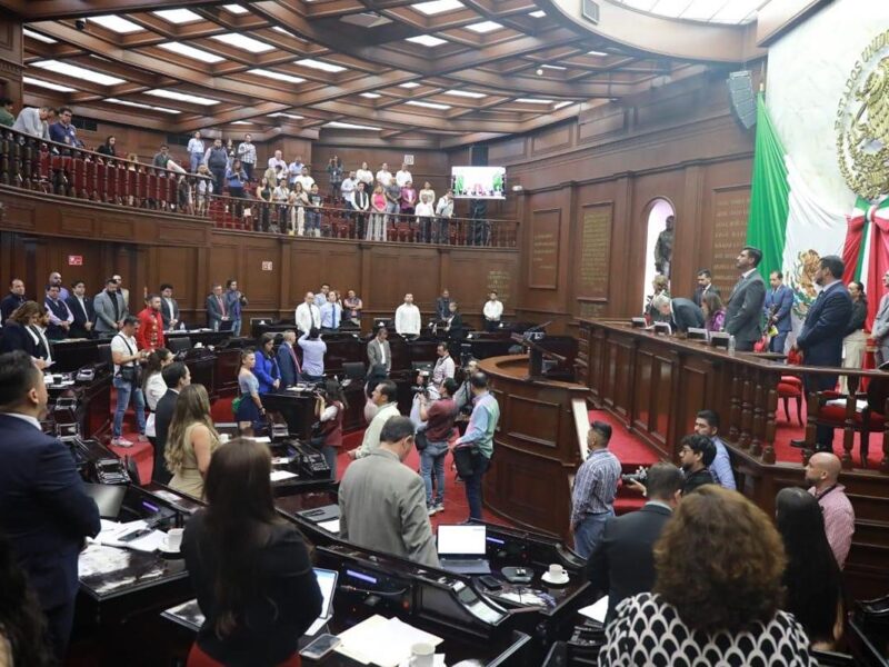 Buscan Congreso de Michoacán reducir circulación de camiones doble remolque en carreteras