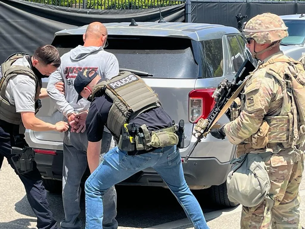 California solicita a la justicia bloquear el despliegue de militares en Los Ángeles-2