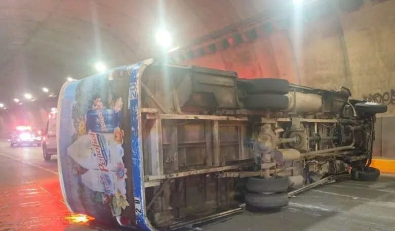 Camión de transporte público protagoniza accidente en Morelia