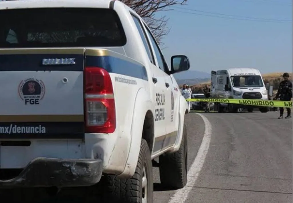 Camioneta que localiza a cadáveres en La Huacana