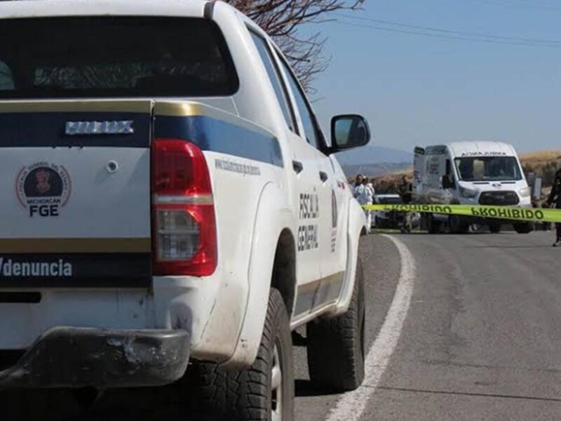 Camioneta que localiza a cadáveres en La Huacana