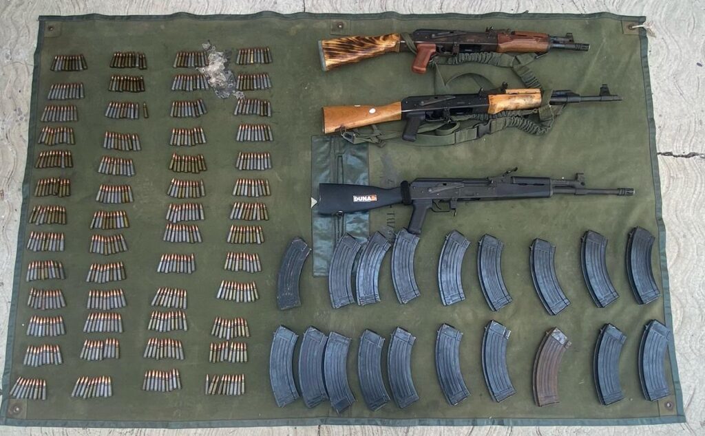 capturan a dos hombres por posesión de armas largas en Parácuaro
