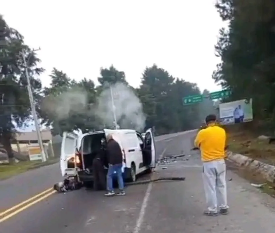 Choque en la Uruapan-Paracho deja un fallecido y cuatro lesionados
