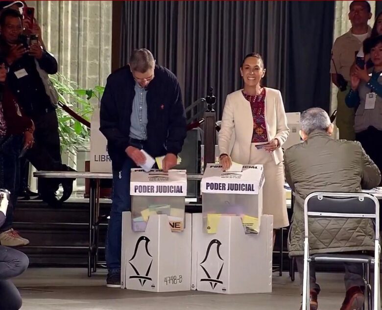 Claudia Sheinbaum emite su voto en elección judicial “que viva la democracia”
