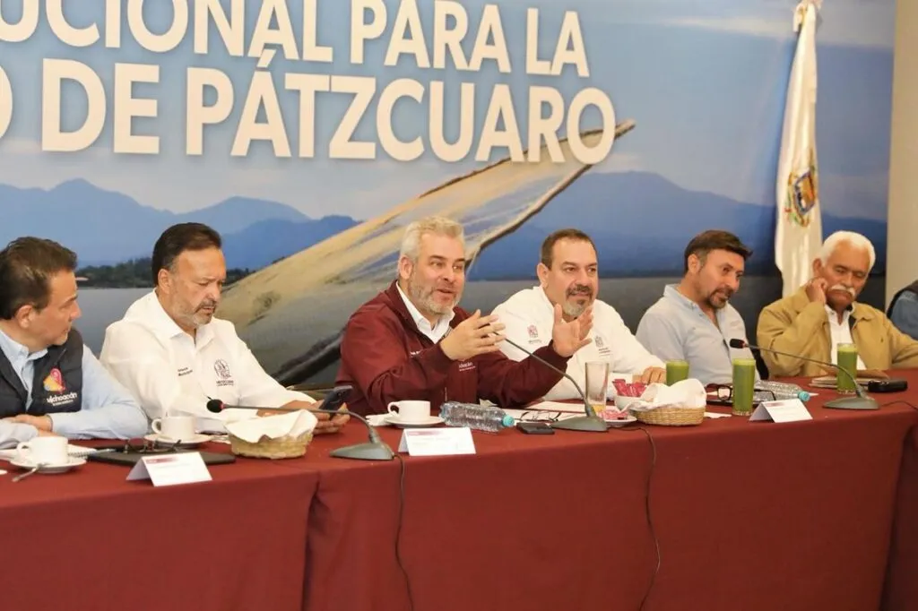 Con estrategia integral, avanza rescate del lago de Pátzcuaro: Bedolla