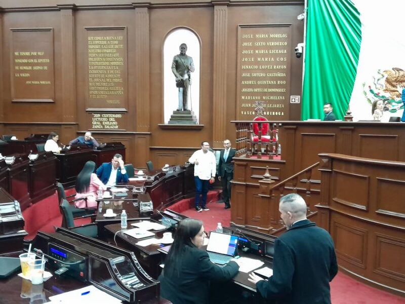 Con línea nacional frenan en Congreso reforma constitucional sobre gobernadora