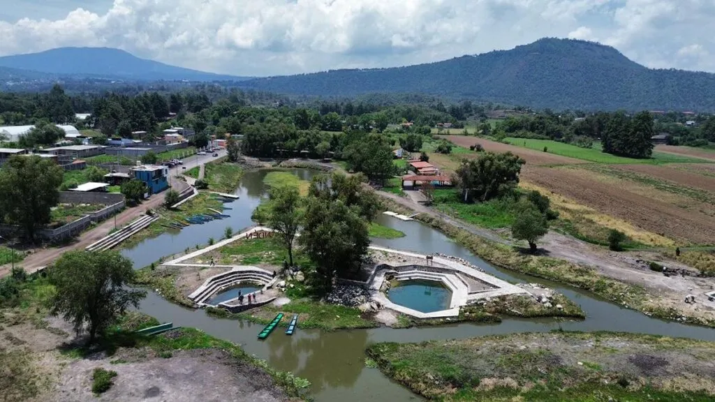 Con manantiales Lago de Pátzcuaro renace