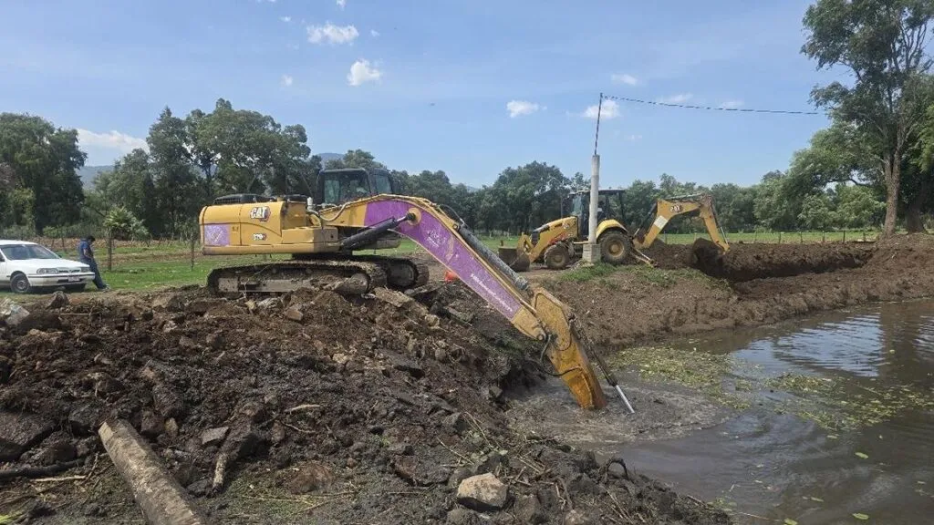 Con retiro de azolve del lago de Pátzcuaro se consolidan acciones para su rescate: SCOP