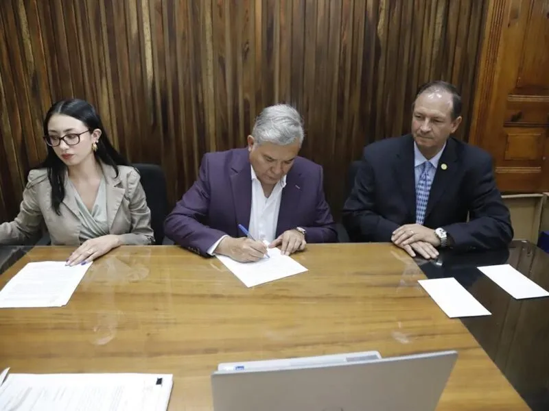 Congreso de Michoacán y ECOCE A.C., firman convenio en reciclaje