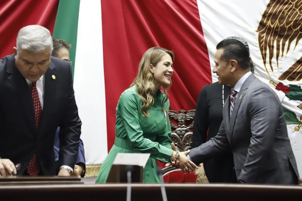 Congreso del Estado impone Condecoración Melchor Ocampo al Colegio de Notarios de Michoacán-2