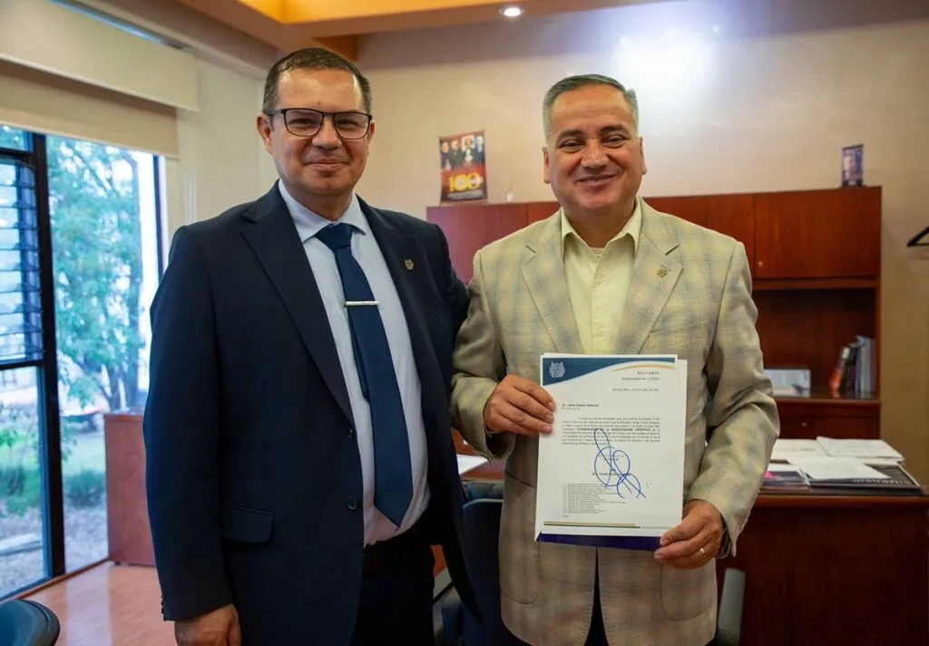 Dan relevo a dos funcionarios más en la UMSNH