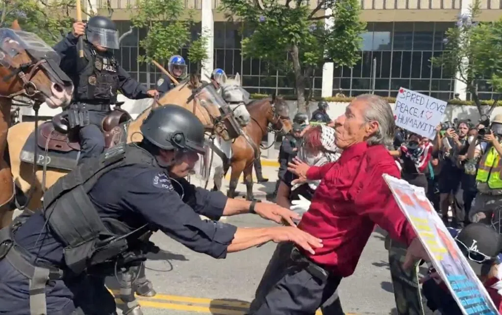 Decenas de personas son detenidas en protestas contra Trump en EE. UU.