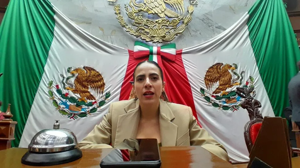 Defiende Bugarini su criterio como presidenta del Congreso de garantizar a Conrado Paz pertenecer a una bancada
