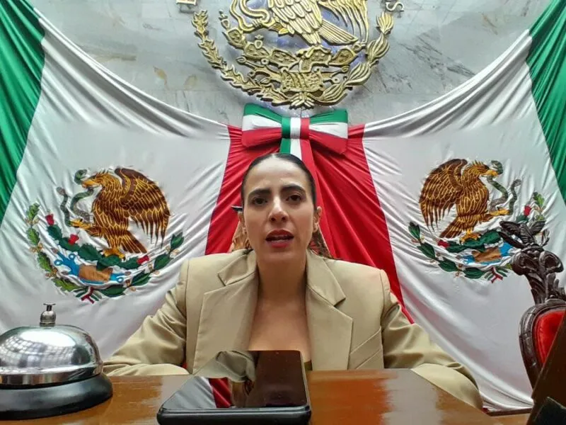 Defiende Bugarini su criterio como presidenta del Congreso de garantizar a Conrado Paz pertenecer a una bancada
