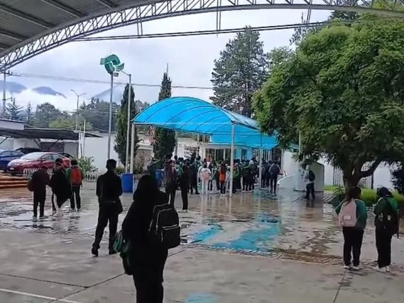 Desalojan a alumnos del Conalep Zitácuaro, tras hechos violentos este jueves