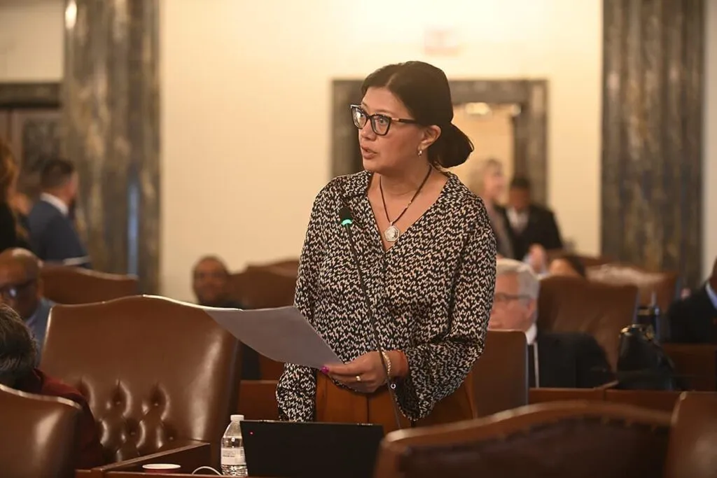 Desde Michoacán, senadora de Illinois llama a migrantes a defender sus derechos