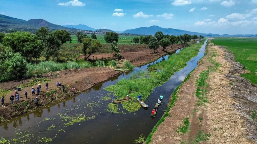 Desde Urandén rescata lago en Michoacán