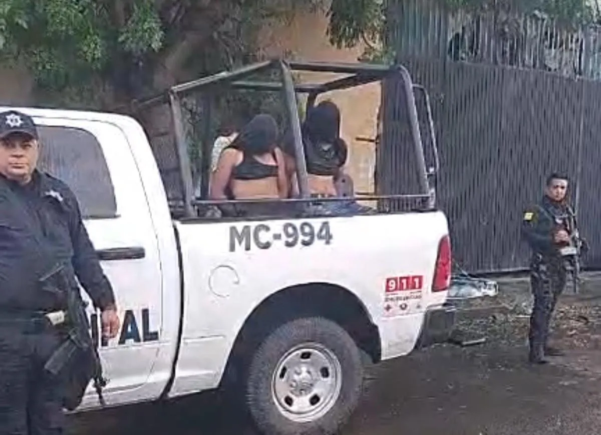Detenidos con vehículo robado en Uruapan