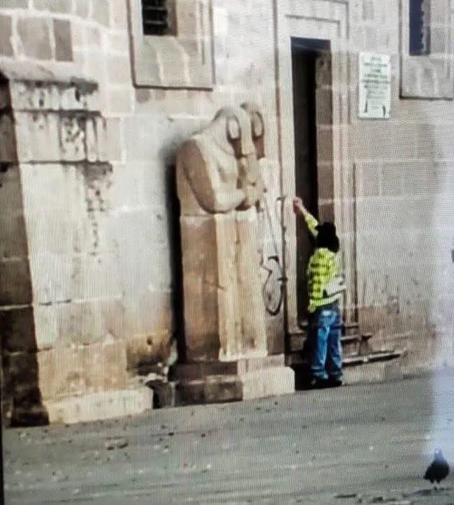 Detienen a Hombre por Dañar la Catedral de Morelia con Grafiti-1