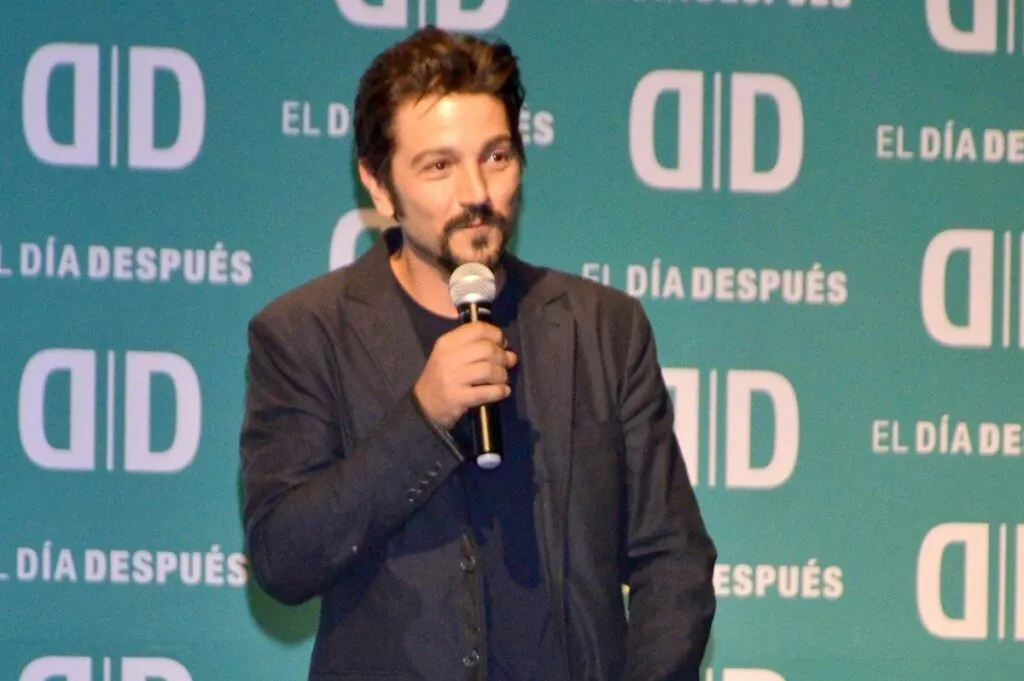 Diego Luna se pronuncia sobre redadas contra latinos en EE.UU
